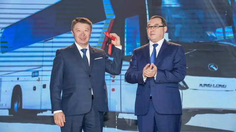 В честь Дня Республики в Алматинской области состоялась церемония поднятия Государственного флага