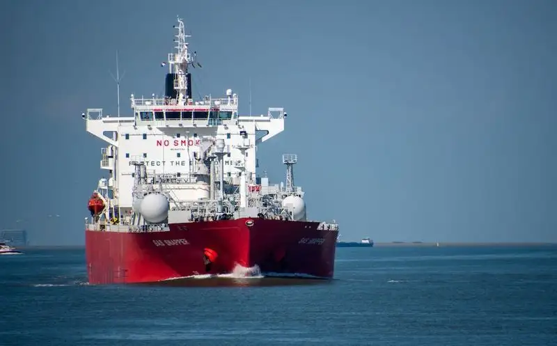 FT: затор из танкеров возник у Босфора после введения "потолка" цен на нефть