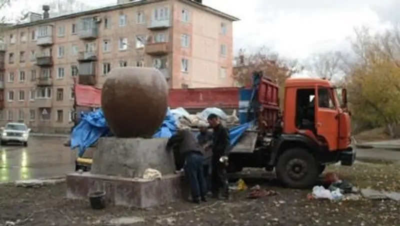 В Усть-Каменогорске появился необычный монумент