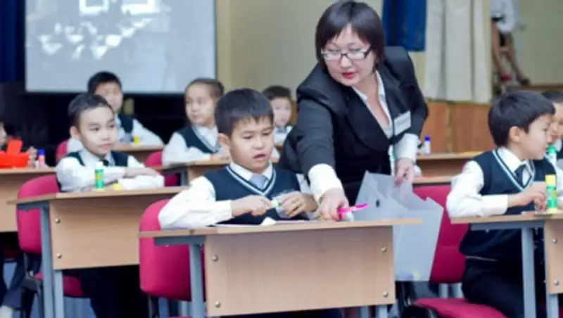 Сколько зарабатывают работники сферы образования в Казахстане