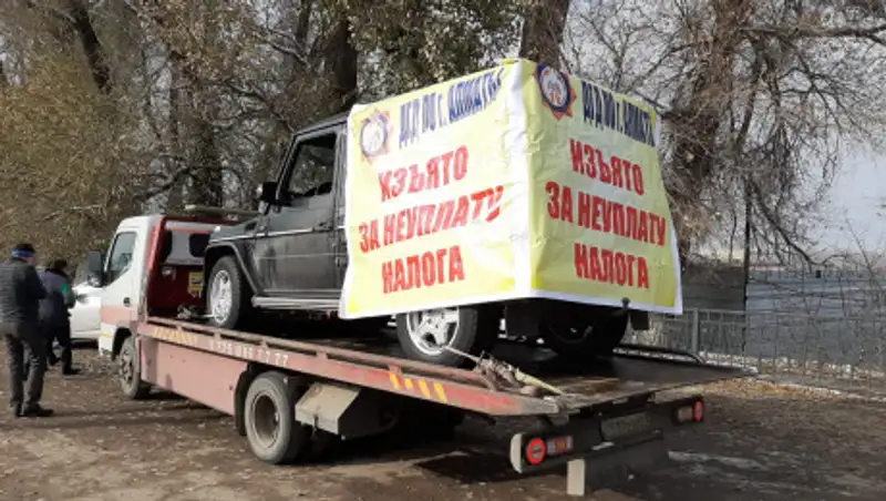 В Алматы налоговики изъяли Geländewagen за долги