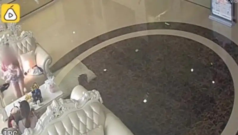 Смартфон Samsung едва не сжег мать с ребенком