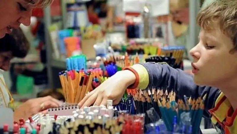 В Астане началась школьная ярмарка 