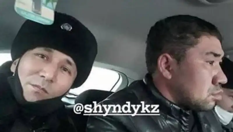 Полицейский сделал селфи с подозреваемым в попытке изнасилования пенсионерки