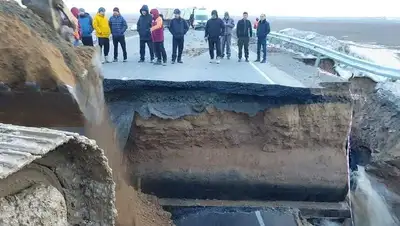 Смыв дороги, фото - Новости Zakon.kz от 02.04.2022 10:16