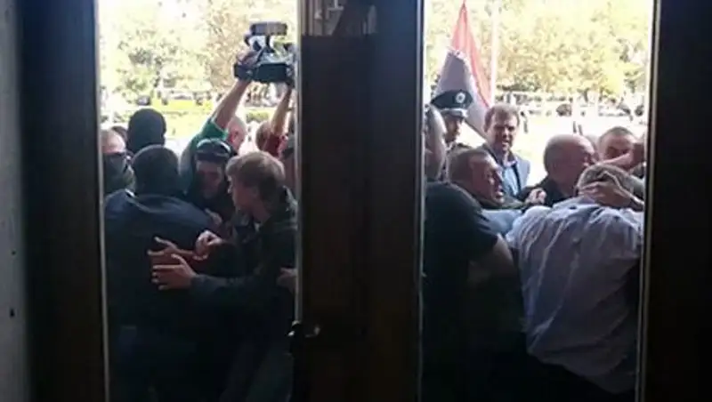 Майдановцы избили депутата Верховной Рады