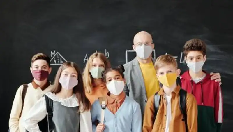 В каких случаях в школах можно не носить маски, рассказали в Минздраве