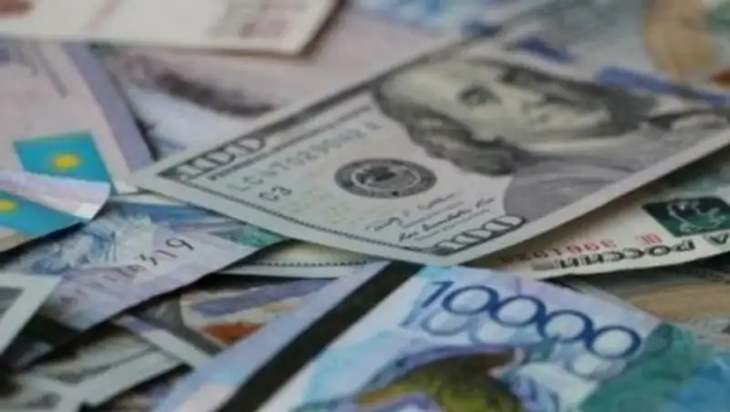 Тенге продолжает слабеть