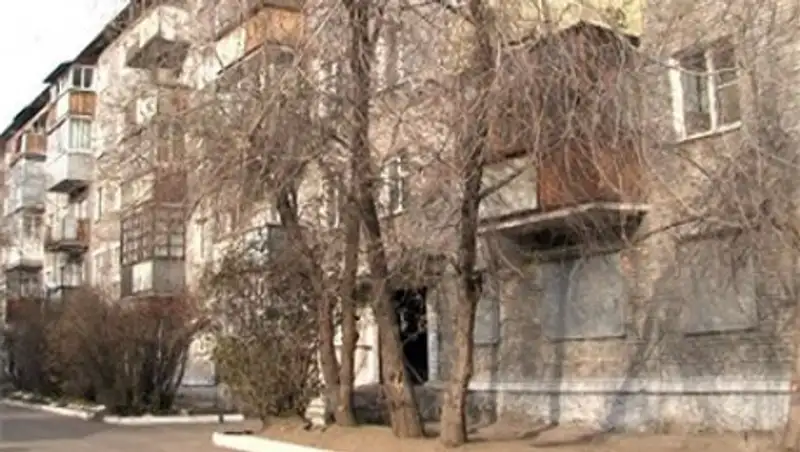 Пьяные супруги из Бурятии упали с пятого этажа