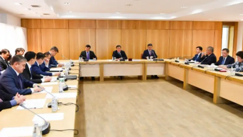 Премьер-министр Казахстана провел совещание по развитию столицы