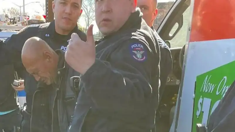 В Нью-Йорке водитель грузовика сбил восемь человек