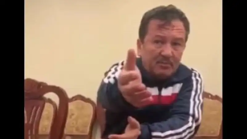 Учителя задержали за то, что он не охранял туалет