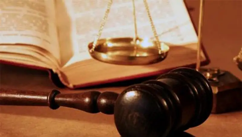 В Рудном осужден грабитель, представлявшийся полицейским