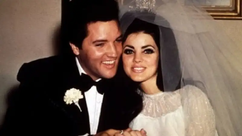 Диск Элвиса Пресли возглавил британский хит-парад альбомов