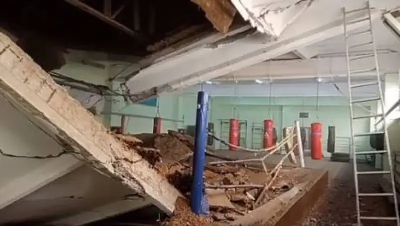 Кровля спортшколы обрушилась в Павлодаре