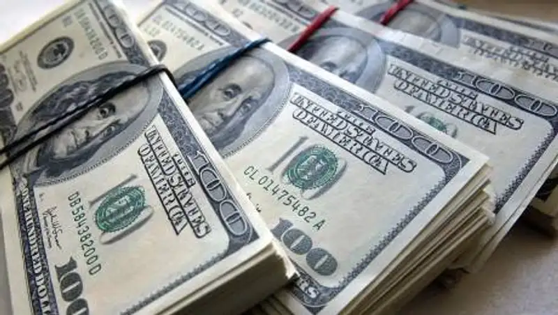 Доллар слегка подешевел