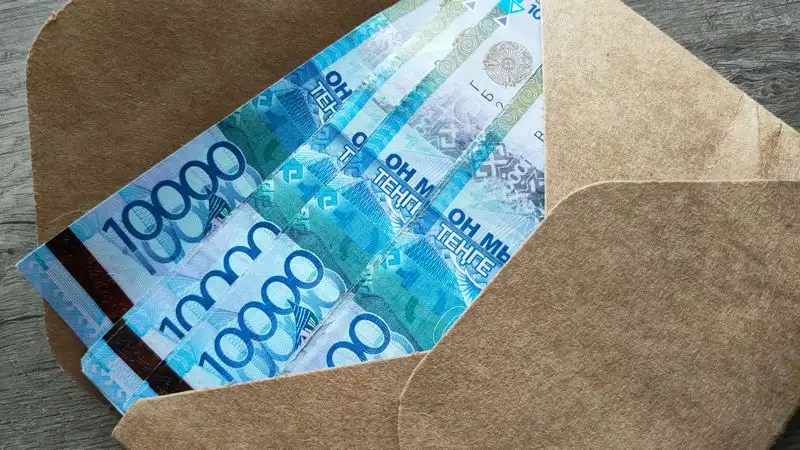 Госслужащая обратилась в Антикор, когда директора детсадов Актау вручили ей подарок