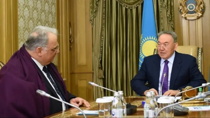 Президента РК наградили почетным орденом федерации «Объединенный мир борьбы»