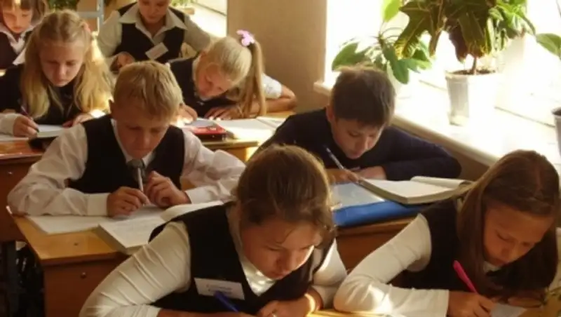 В Казахстане за трудными подростками усилят контроль