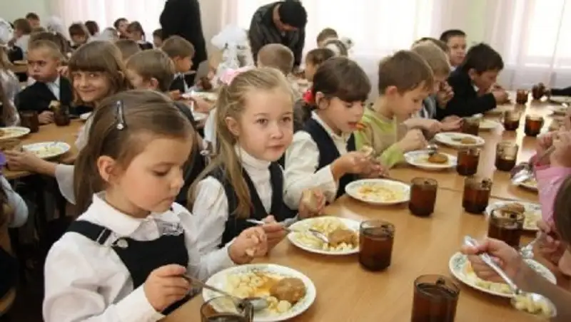 Бесплатным горячим питанием в школах Астаны обеспечат более 65 тыс. детей
