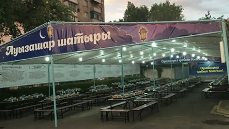 Ауызашар в Центральной мечети Алматы (фото)