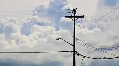 аварийные столбы, фото - Новости Zakon.kz от 11.05.2023 23:20