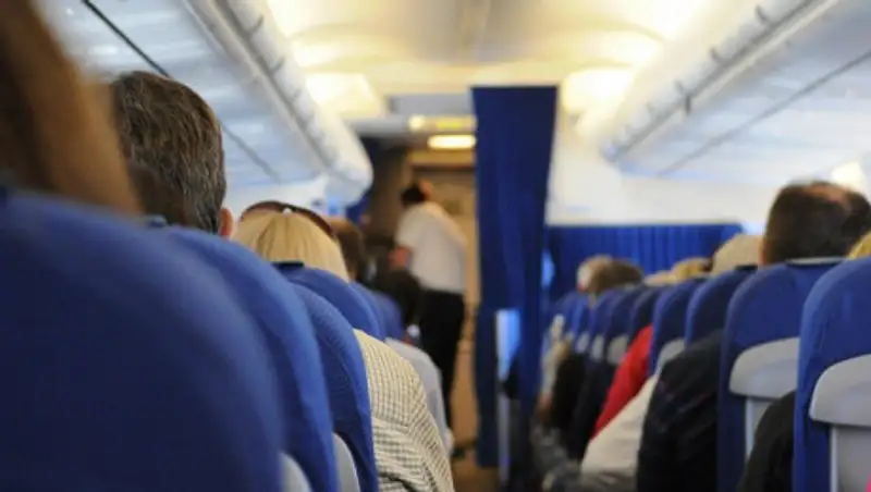 Дебошира-узбекистанца сняли с авиарейса в Алматы