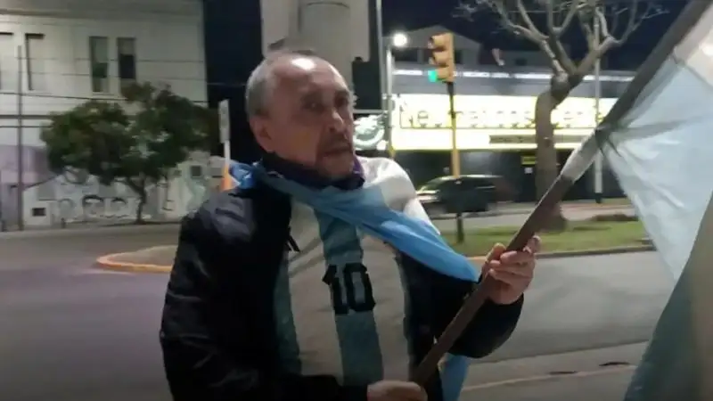 Фанат сборной Аргентины каждый день празднует победу на ЧМ