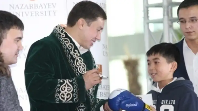 Геннадий Головкин раздал свыше тысячи автографов казахстанским поклонникам