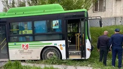 Число погибших от автобуса в Шымкенте выросло до пяти человек, фото - Новости Zakon.kz от 09.04.2023 14:13