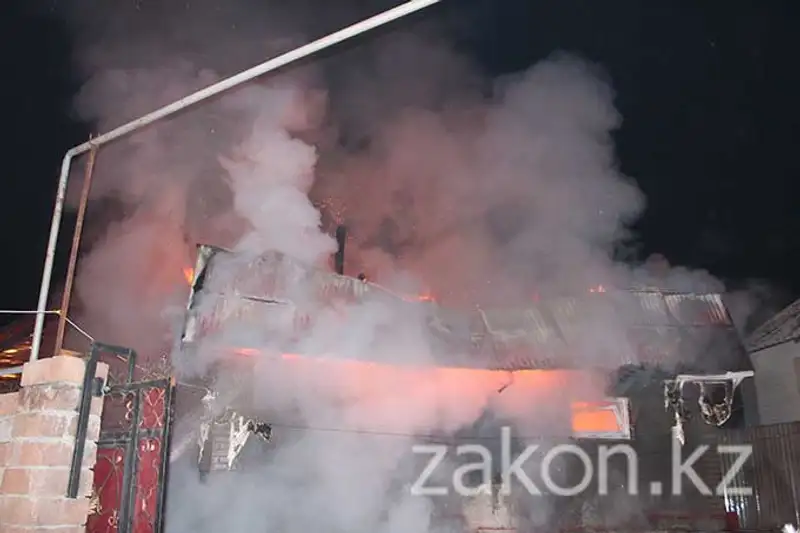 В Алматы сгорела сауна, располагавшаяся на территории частного дома (фото) В Алматы сгорела сауна, располагавшаяся на территории частного дома (фото), фото - Новости Zakon.kz от 29.11.2013 16:52