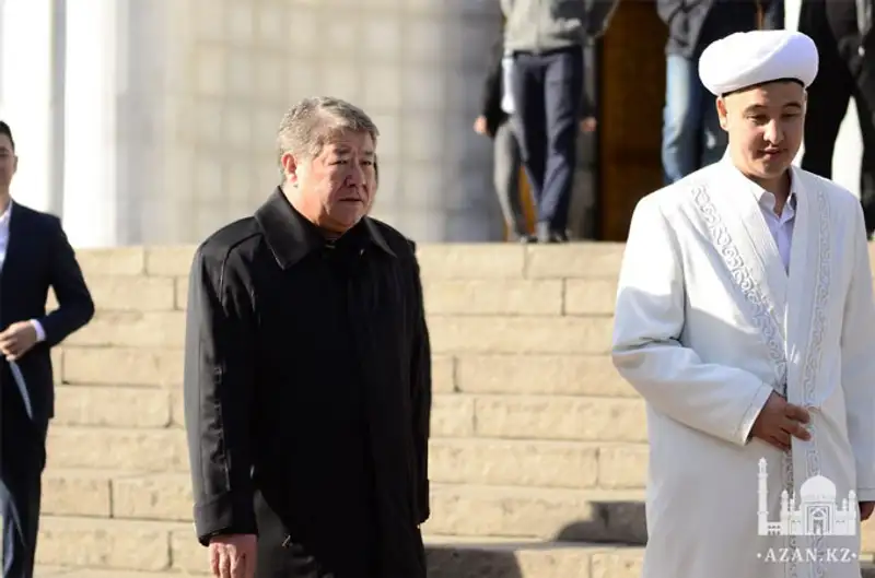 Курбан айт в Центральной мечети г. Алматы отпраздновало более 20 тысяч человек, фото - Новости Zakon.kz от 16.10.2013 22:40