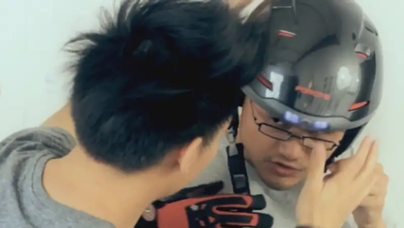 В Австралии придумали шлем для горнолыжников, который умеет звать спасателей