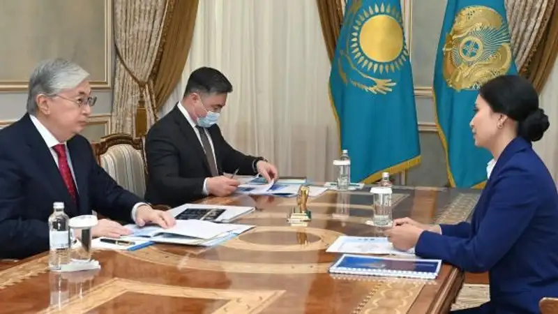 Токаеву представили стратегию развития "Казпочты"