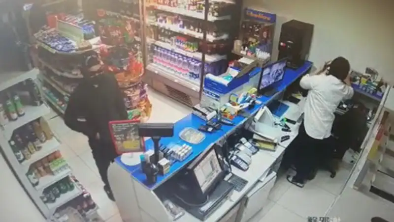 Появилось видео нападения на заправочную станцию в Актобе