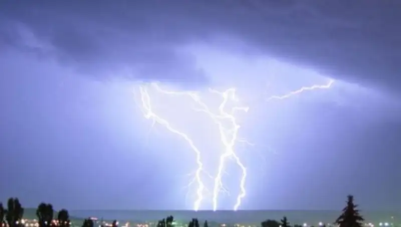 В ВКО от удара молнии погиб человек