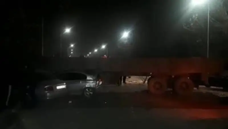 11 машин попали под неуправляемый КамАЗ в Шымкенте: 4 человека госпитализированы
