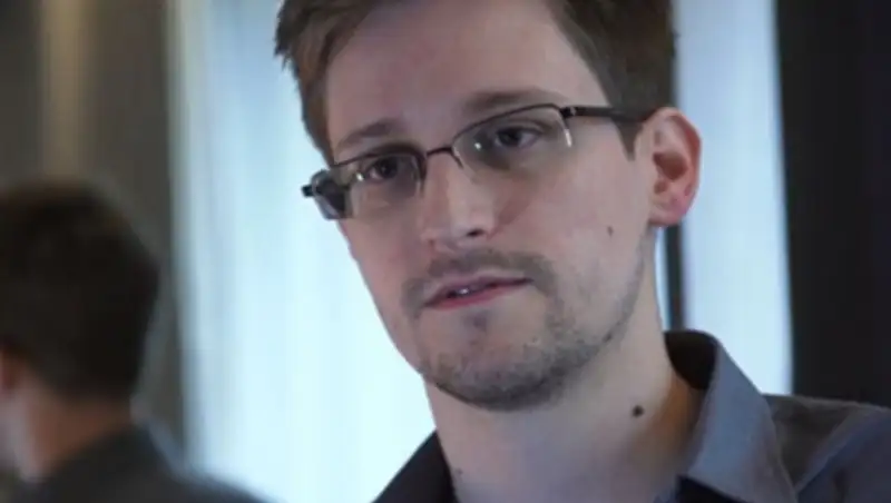 Сноуден получил "альтернативную нобелевскую" премию в Европе