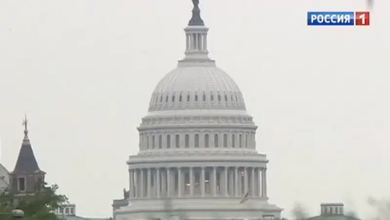 Сотни людей были эвакуированы из здания Капитолия