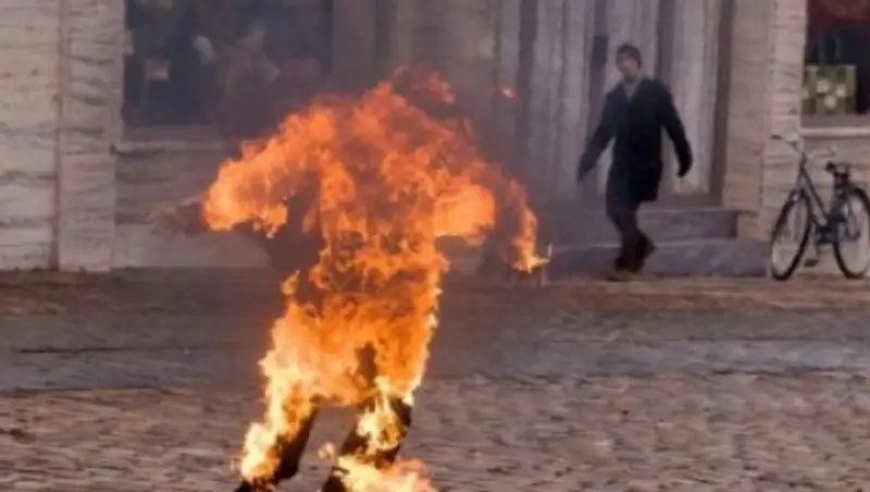 В Астане женщина совершила самоподжог