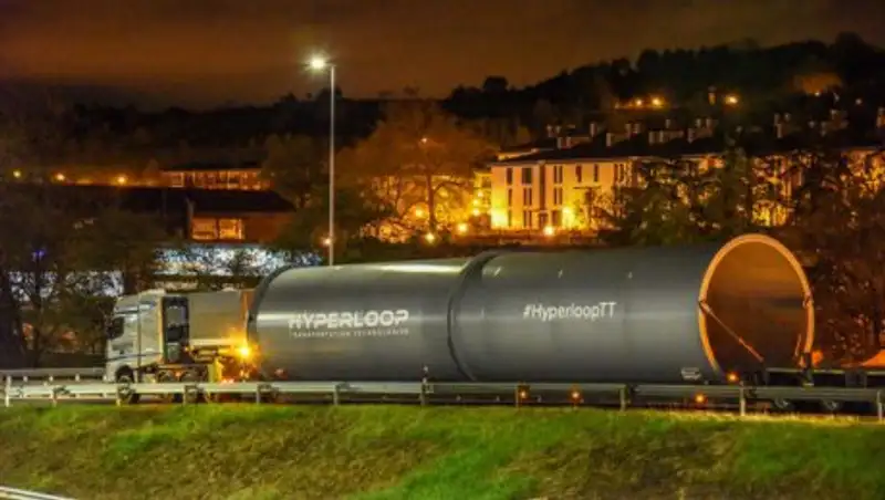 Во Франции начали строить линию Hyperloop