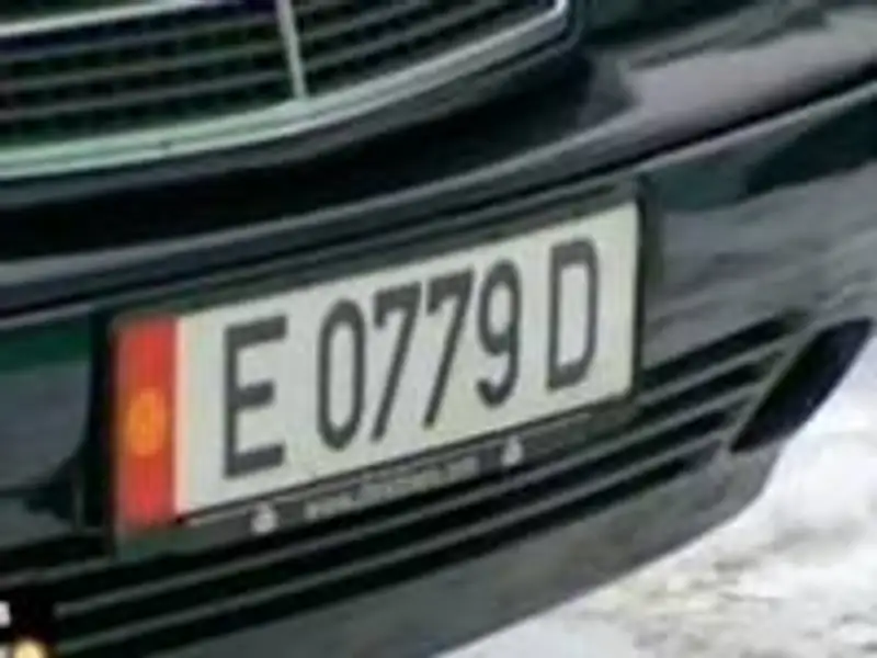 Машины с кыргызскими номерами пока не будут забирать у владельцев, фото - Новости Zakon.kz от 21.02.2012 16:20