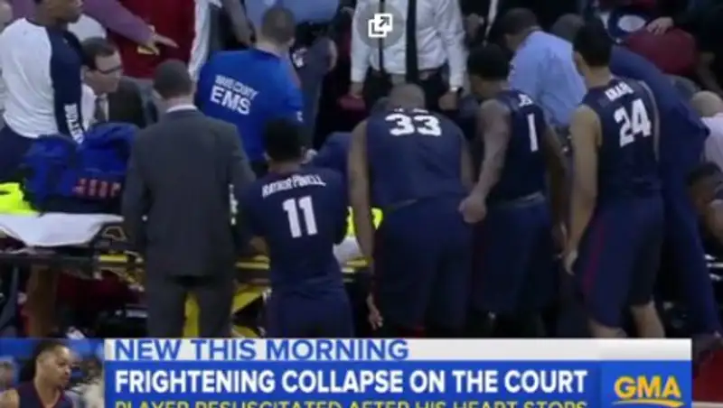 У американского баскетболиста остановилось сердце во время игры