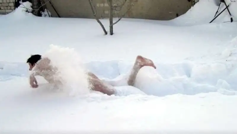 Шымкент присоединился к республиканскому флешмобу «Купание в снегу»