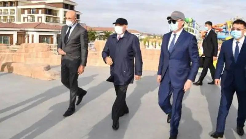 Елбасы посетил туристический хаб на побережье Каспийского моря