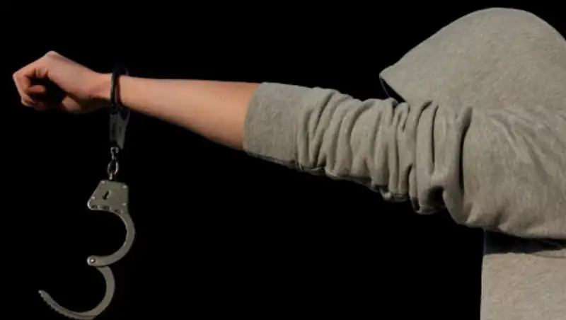 Защита британца, подозреваемого в убийстве дочки, отказалась участвовать в процессе из-за СМИ