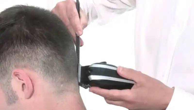 В Туркменистане мужчинам старше 40 лет запретили красить волосы в черный цвет