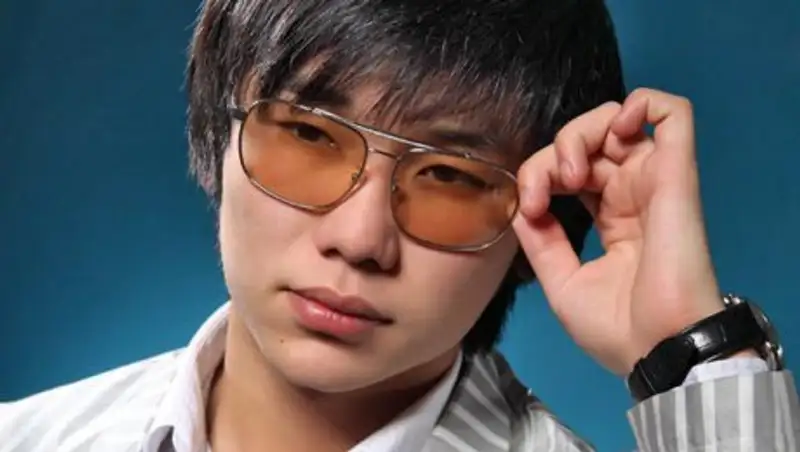 Директор Кайрата Нуртаса прокомментировала исчезновение шубы поклонницы в Павлодаре