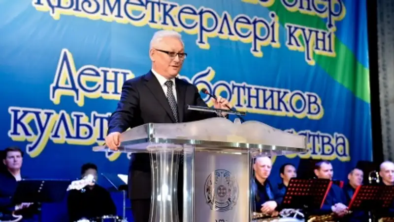 Аким СКО вручил награды работникам культуры и искусства