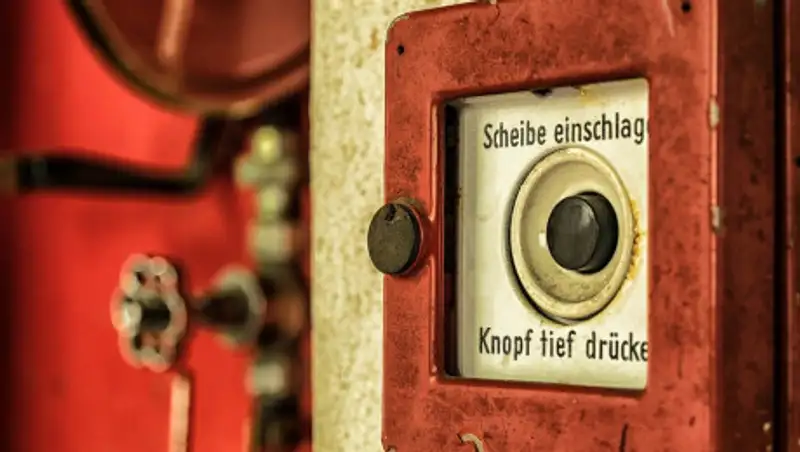 Mercedes сгорел в Алматы